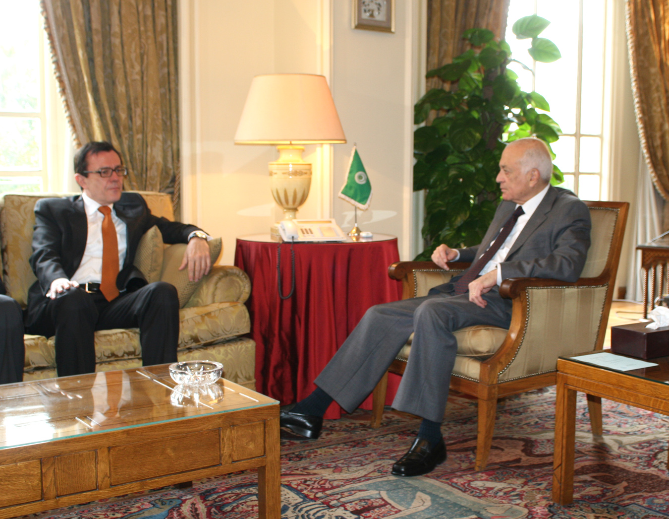 الامين العام للجامعة العربية الدكتور نبيل العربي يستقبل المبعوث الاوروبي الخاص بعملية السلام في الشرق الاوسط اندرياس راينيكيه