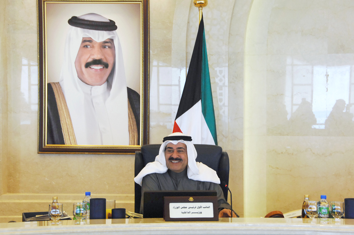 الشيخ احمد حمود الجابر الصباح رئيس مجلس الوزراء بالانابة ووزير الداخلية أثناء الاجتماع الاسبوعي لمجلس الوزراء