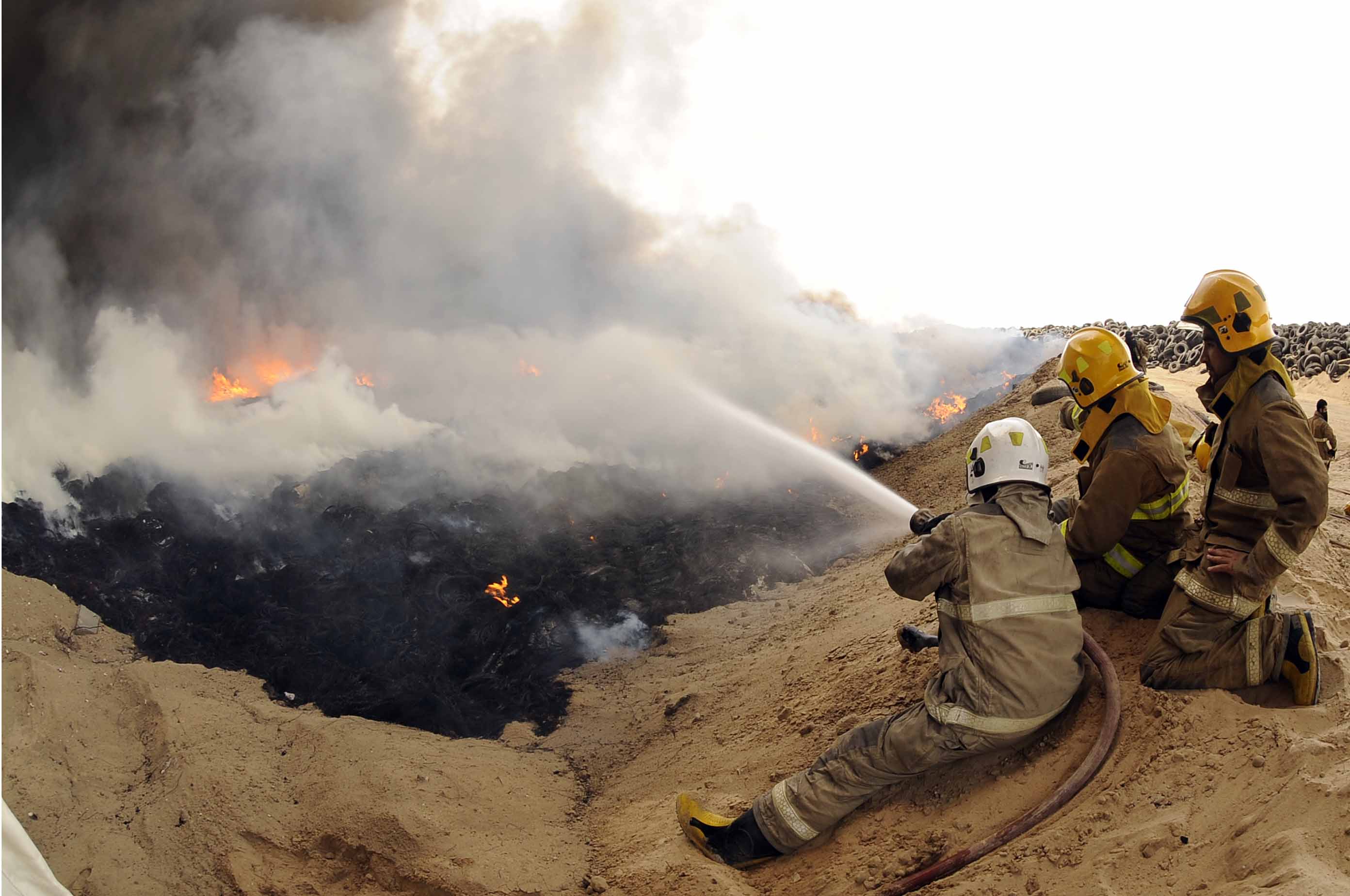 Massive fire consuming used tires in Jahra since dawn
