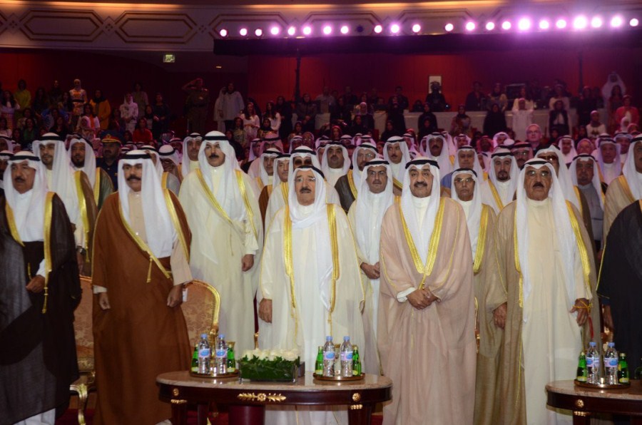 حضرة صاحب السمو امير البلاد الشيخ صباح الاحمد الجابر الصباح أثناء حفل تكريم اعضاء المجلس التأسيسي للدستور والاوبريت الوطني (حامي الدستور)