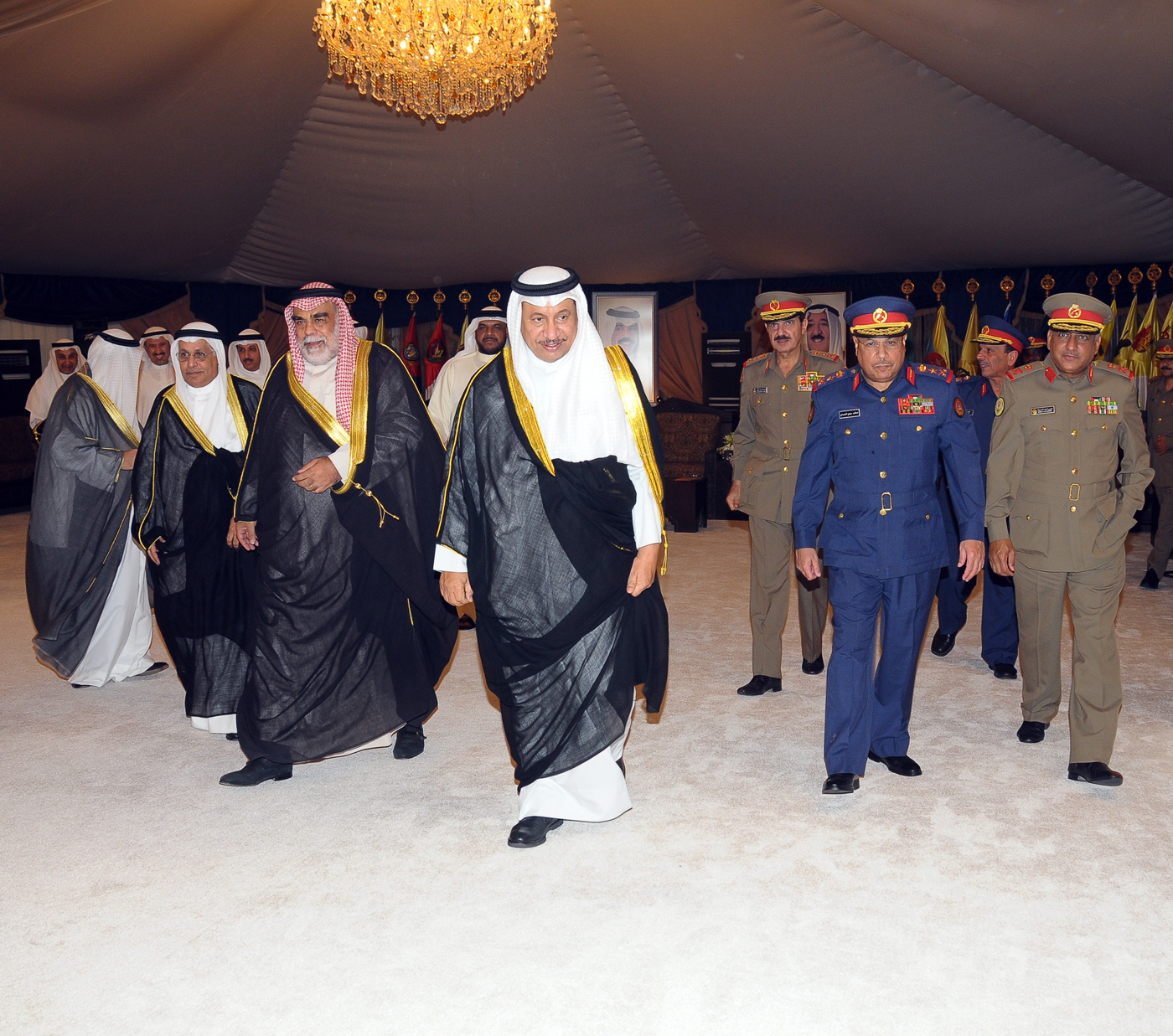 سمو رئيس مجلس الوزراء الشيخ جابر المبارك الحمد الصباح يشارك منتسبي الجيش مأدبة الافطار الرمضانية بحضور نائب رئيس مجلس الوزراء ووزير الدفاع الشيخ أحمد الخالد الصباح ورئيس الأركان العامة للجيش الفريق الركن خالد الجراح الصباح