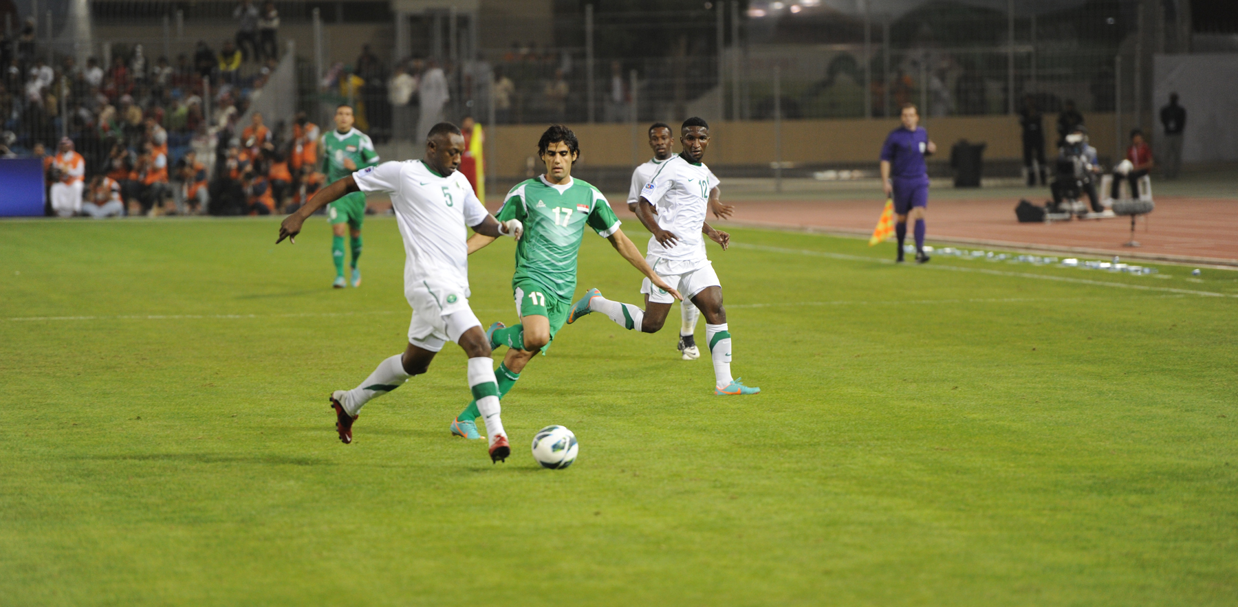 المنتخب العراقي خلال المباراة مع نظيره السعودي