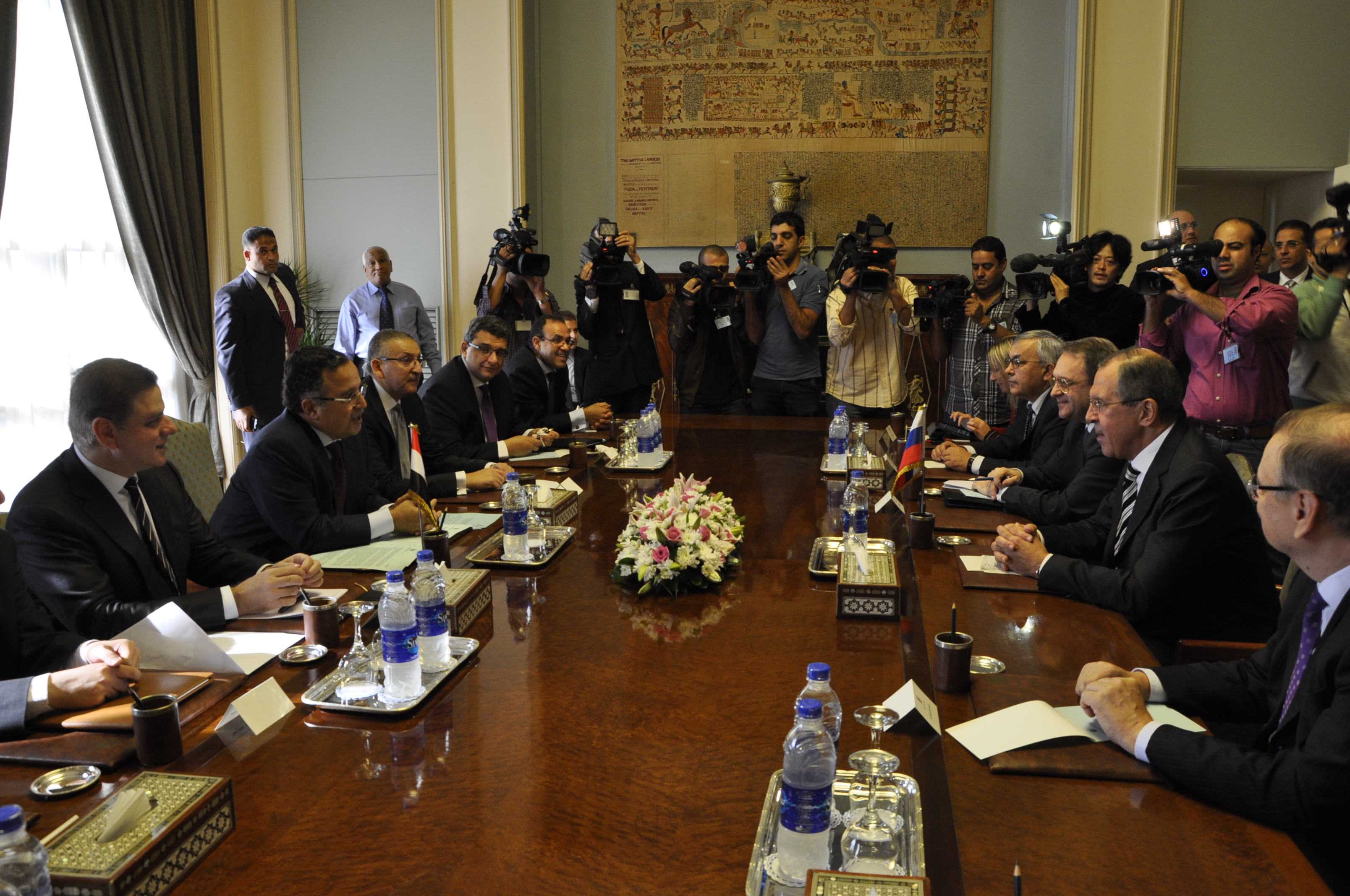 جانب من محادثات وزيرا الخارجية الروسي سيرجي لافروف والمصري نبيل فهمي