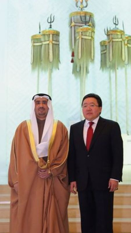 Kuwait's new ambassador to Mongolia Khaled Al-Fadhli with Mongolian President Tsakhiagiin Elbegdorj