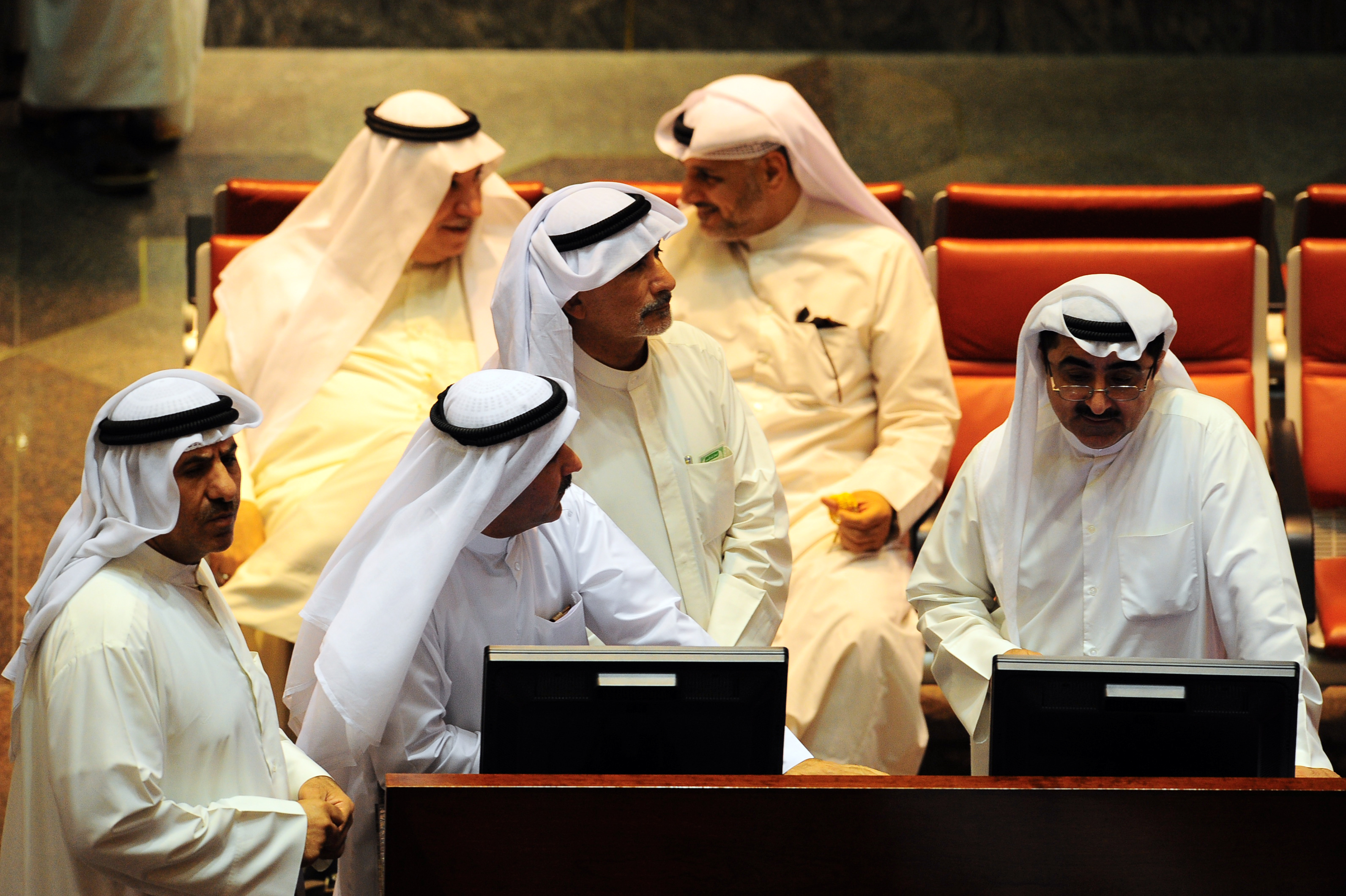ارتفاع مؤشرات البورصة الثلاثة عند الساعة 11 صباحا