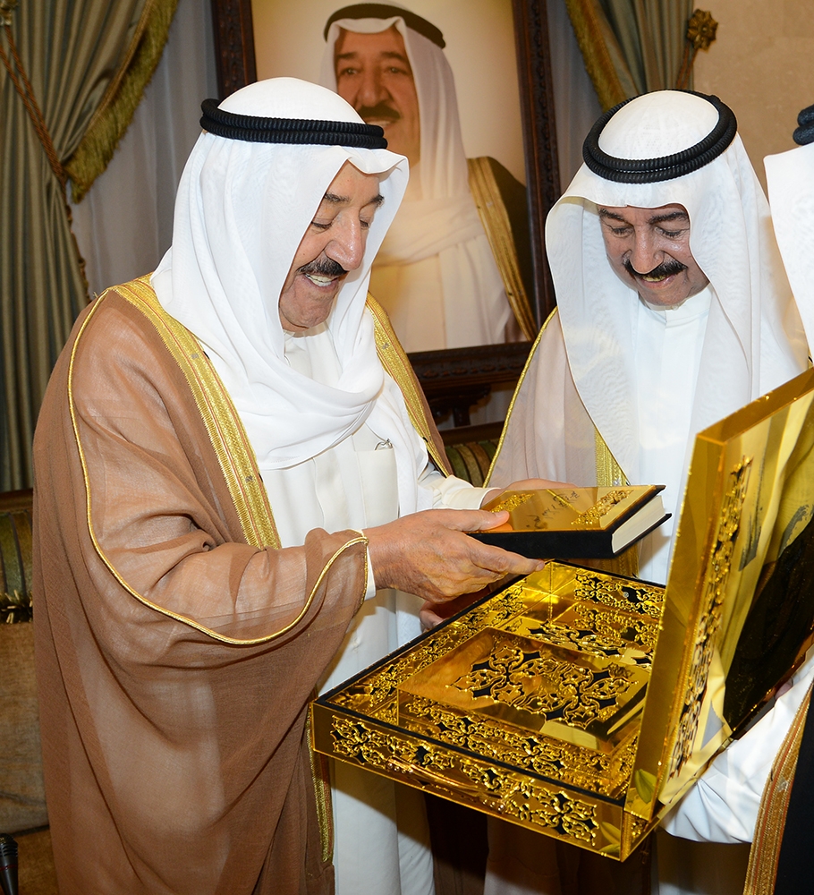 كونا سمو أمير البلاد يحضر مأدبة غداء على شرفه في ديوان سلطان بن سلمان بن حثلين عام 02 06 2013