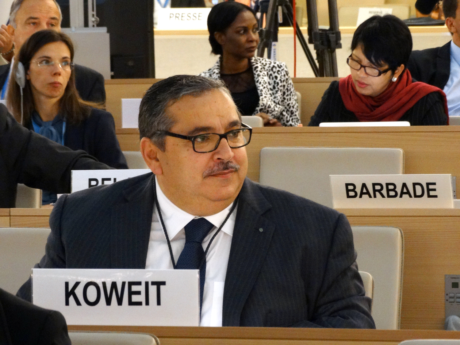 عضو وفد الكويت الدائم لدى الأمم المتحدة نواف نعمان أثناء كلمة دولة الكويت أمام مجلس الأمم المتحدة لحقوق الإنسان