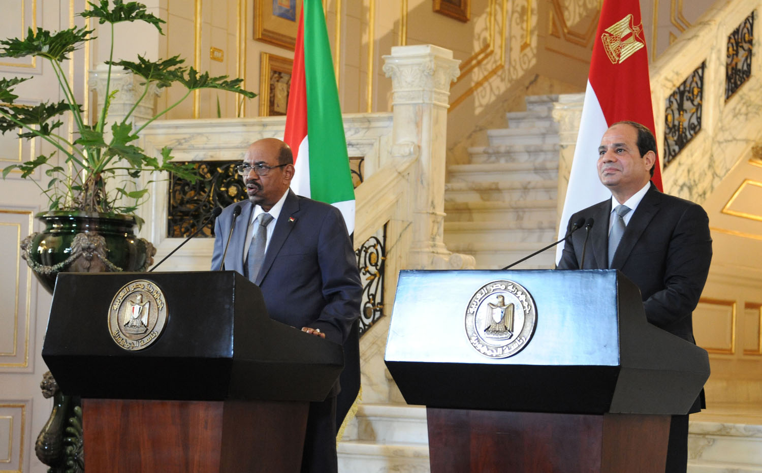 Egyptian President Abdelfatah Al-Sisi and Sudanese President  Omar Al-Bashir