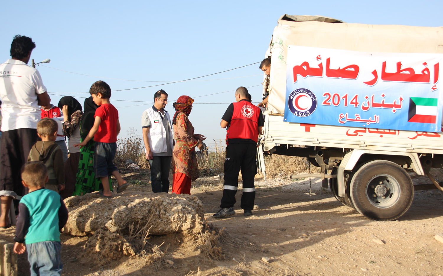 Kuwait Red Crescent meals to Syrian refugees