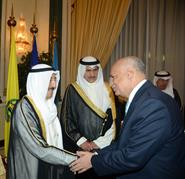حضرة صاحب السمو أمير البلاد الشيخ صباح الاحمد الجابر الصباح أثناء استقبالة للمهنئين