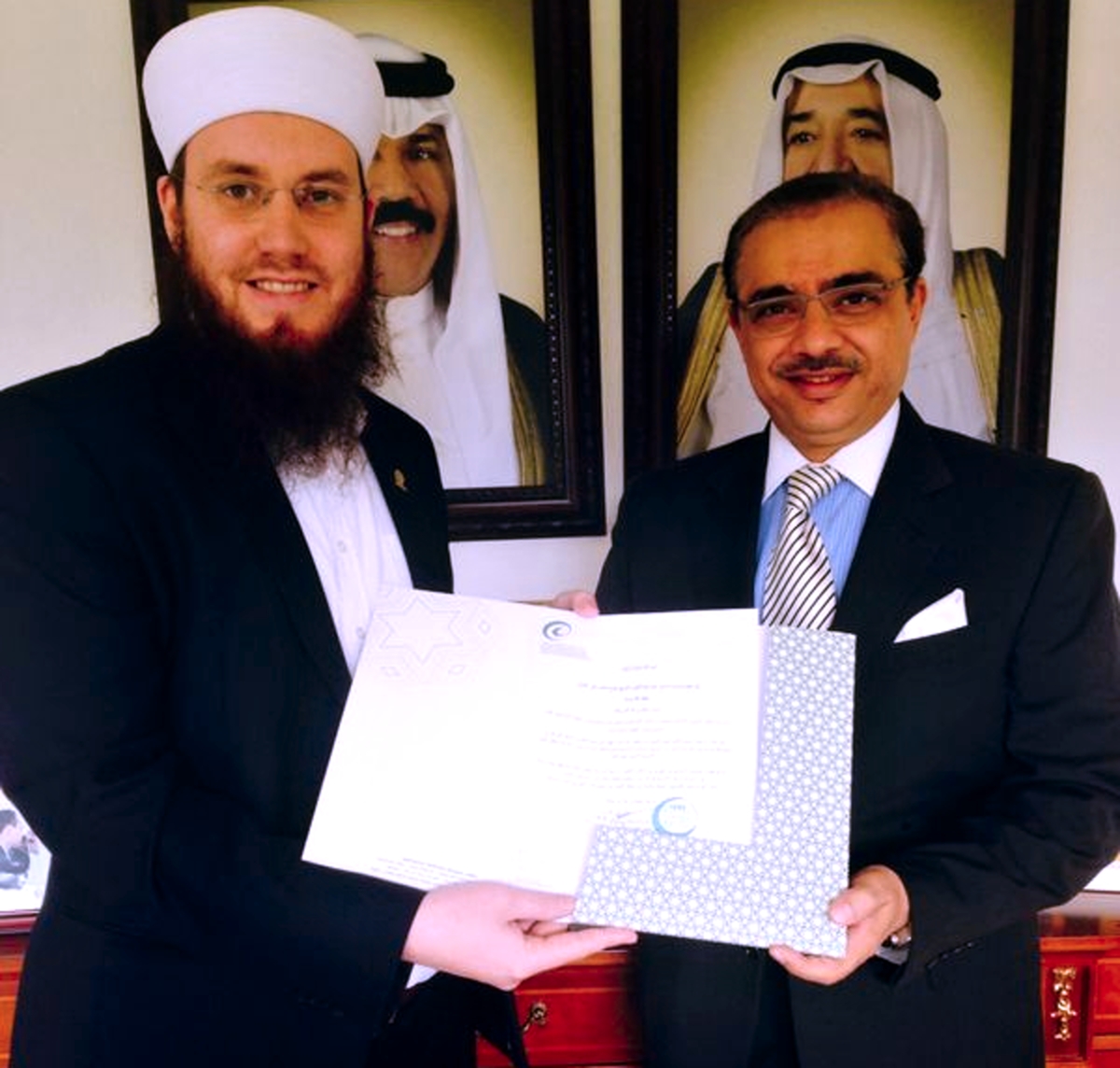 سفير دولة الكويت لدى الاتحاد السويسري السفير بدر التنيب مع رئيس مجلس الشورى الاسلامي السويسري عبدالله نيكولاس بلانشو