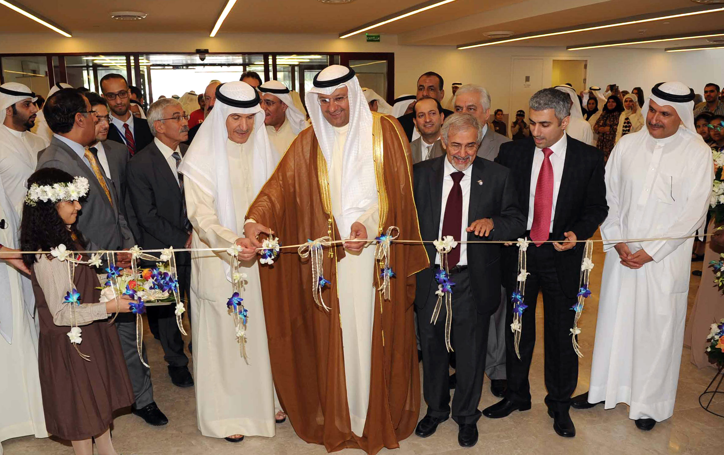 وزير الصحة الدكتور علي العبيدي يفتتح مركز (هشام عبدالله الصقر) للعيادات الخارجية والعلاج التأهيلي لمرضى القلب بمنطقة الصباح الطبية التخصصية 