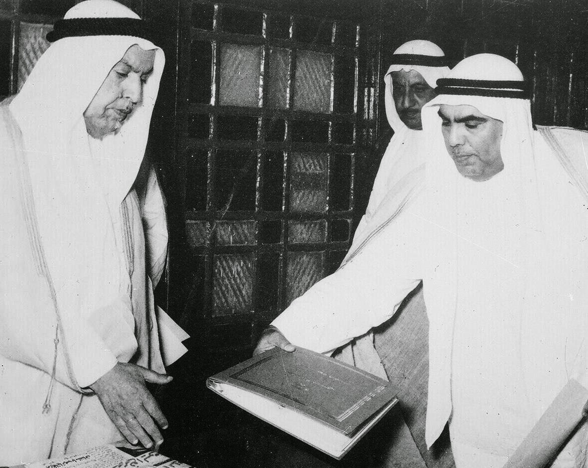Sheikh Abdullah Al-Salem Al-Sabah received a draft of the Constitution of Kuwait from Abdullatif Al-Ghanim