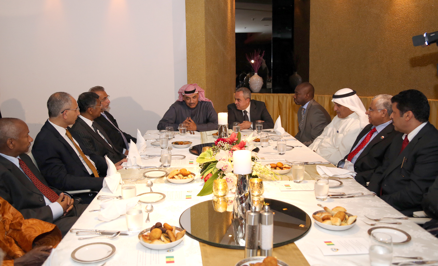 KUNA Kuwaiti ambassador to Senegal hosts foreign minister at banquet