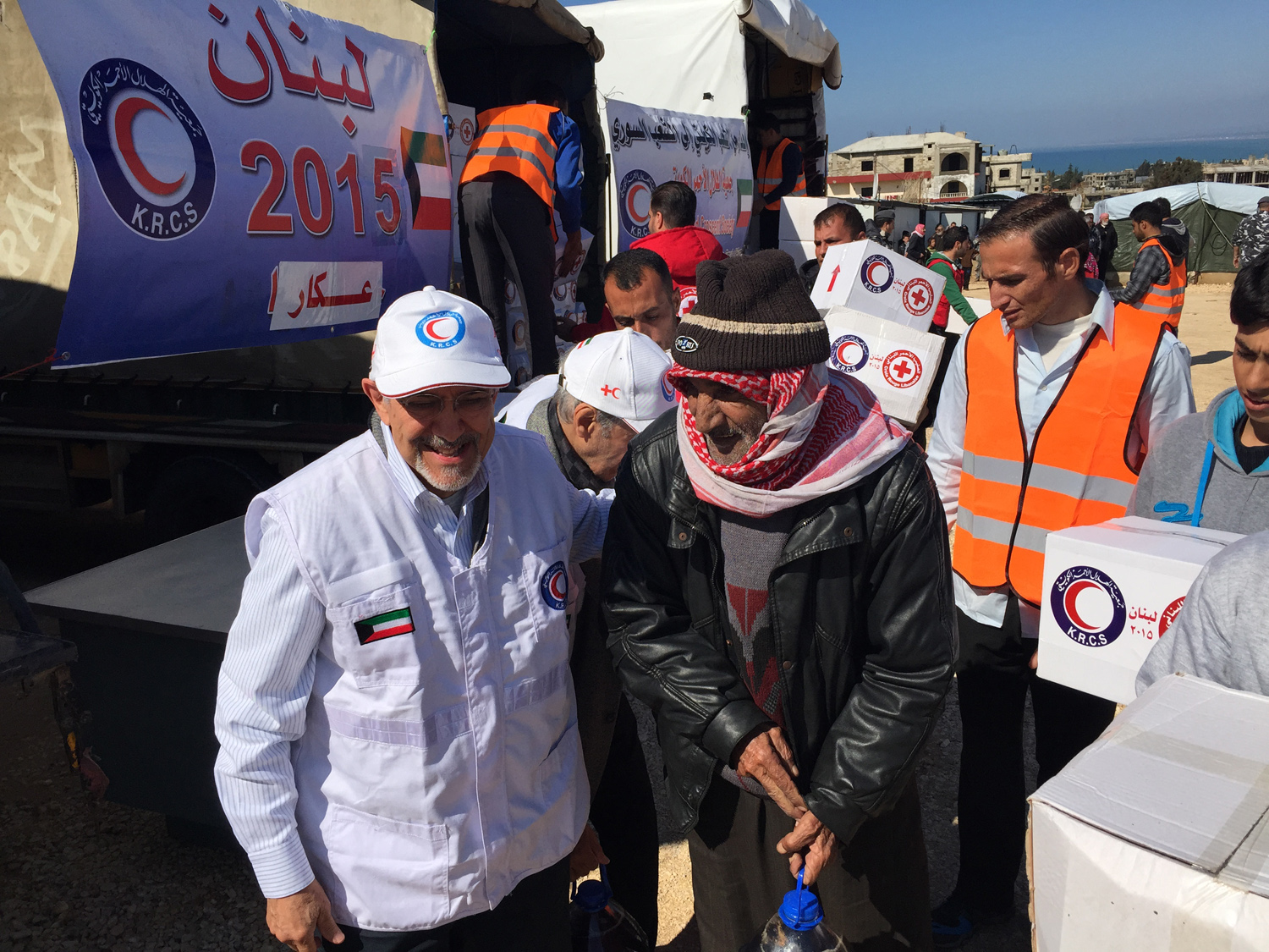 KUNA : KRCS hands out aid to displaced Syrians in northern Lebanon