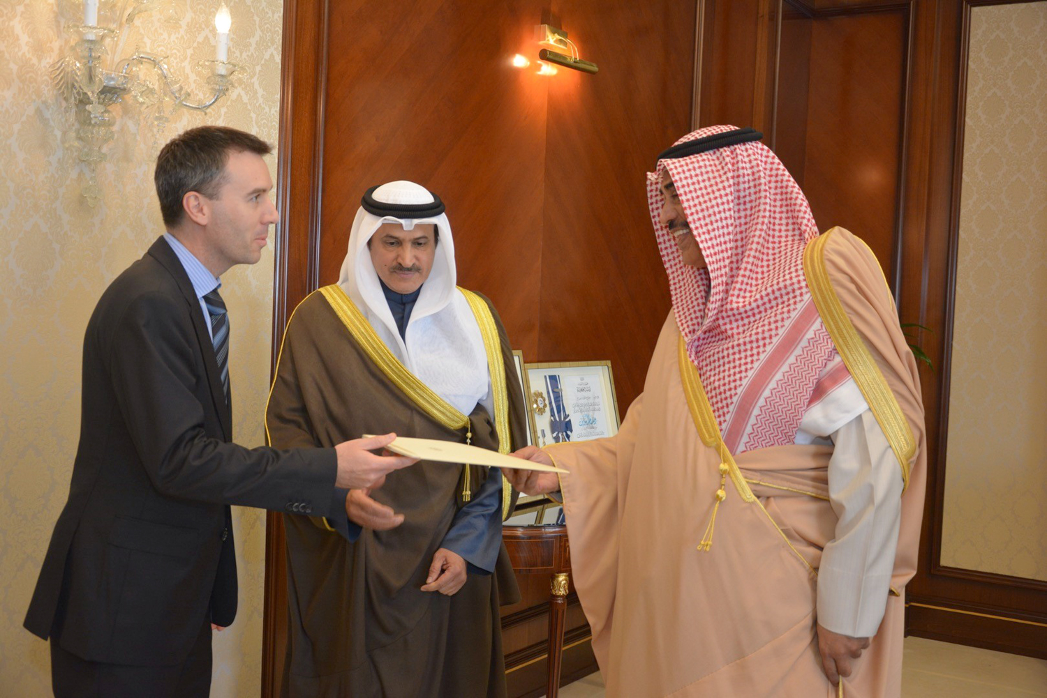 First Deputy Prime Minister and Foreign Minister Sheikh Sabah Khaled Al-Hamad Al-Sabah received the new Australian Ambassador to Kuwait Warren Hauck