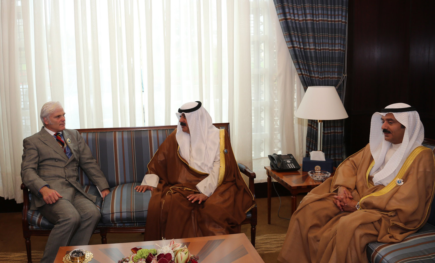 Foreign Ministry official meets UK rep. at Kuwaiti III