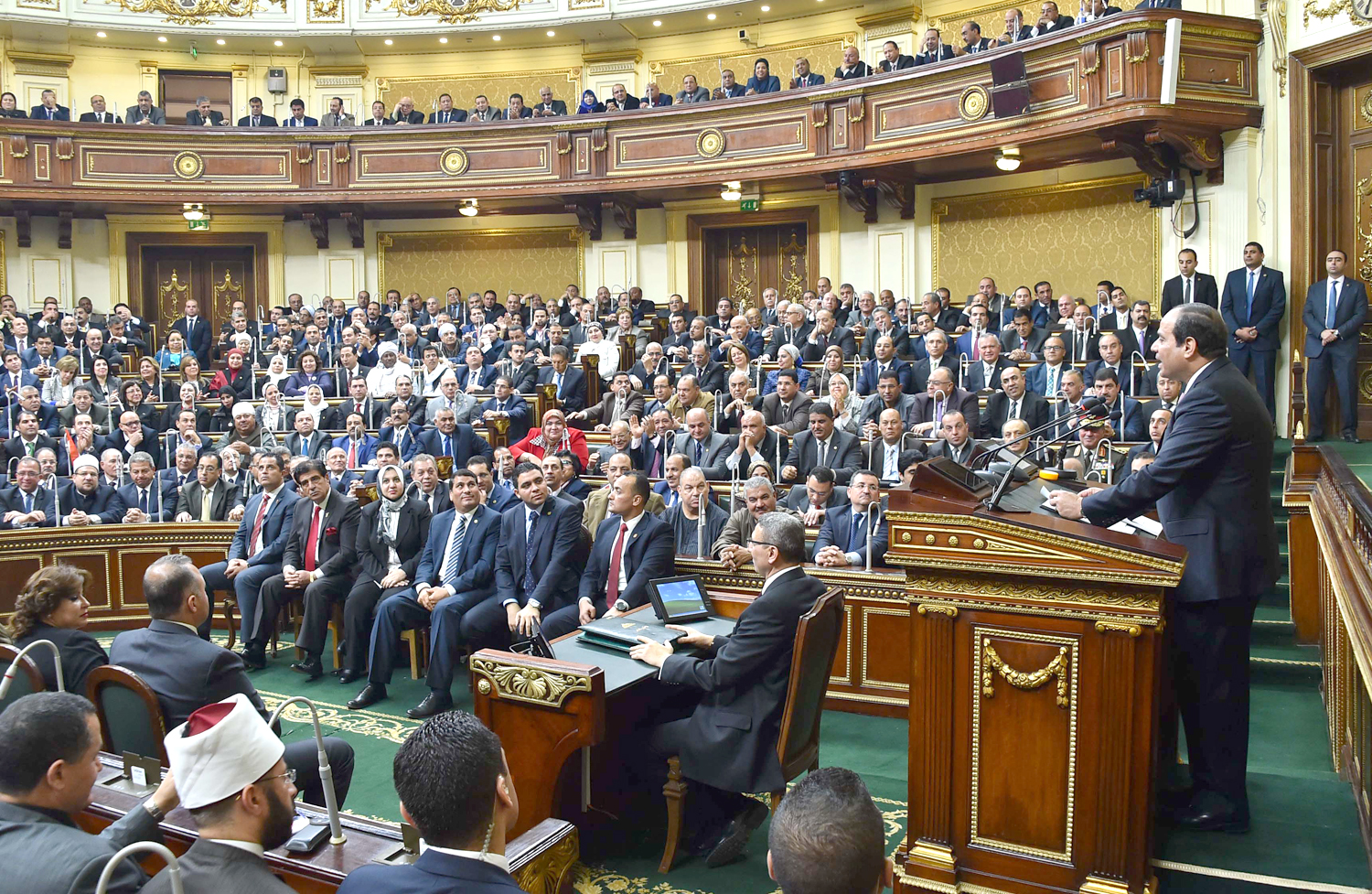 الرئيس المصري عبدالفتاح السيسي يلقي البيان الاول امام مجلس النواب