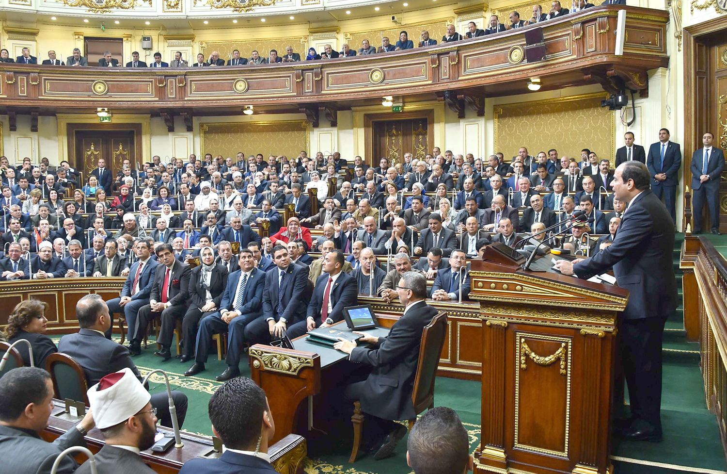 الرئيس المصري عبدالفتاح السيسي يلقي البيان الاول امام مجلس النواب