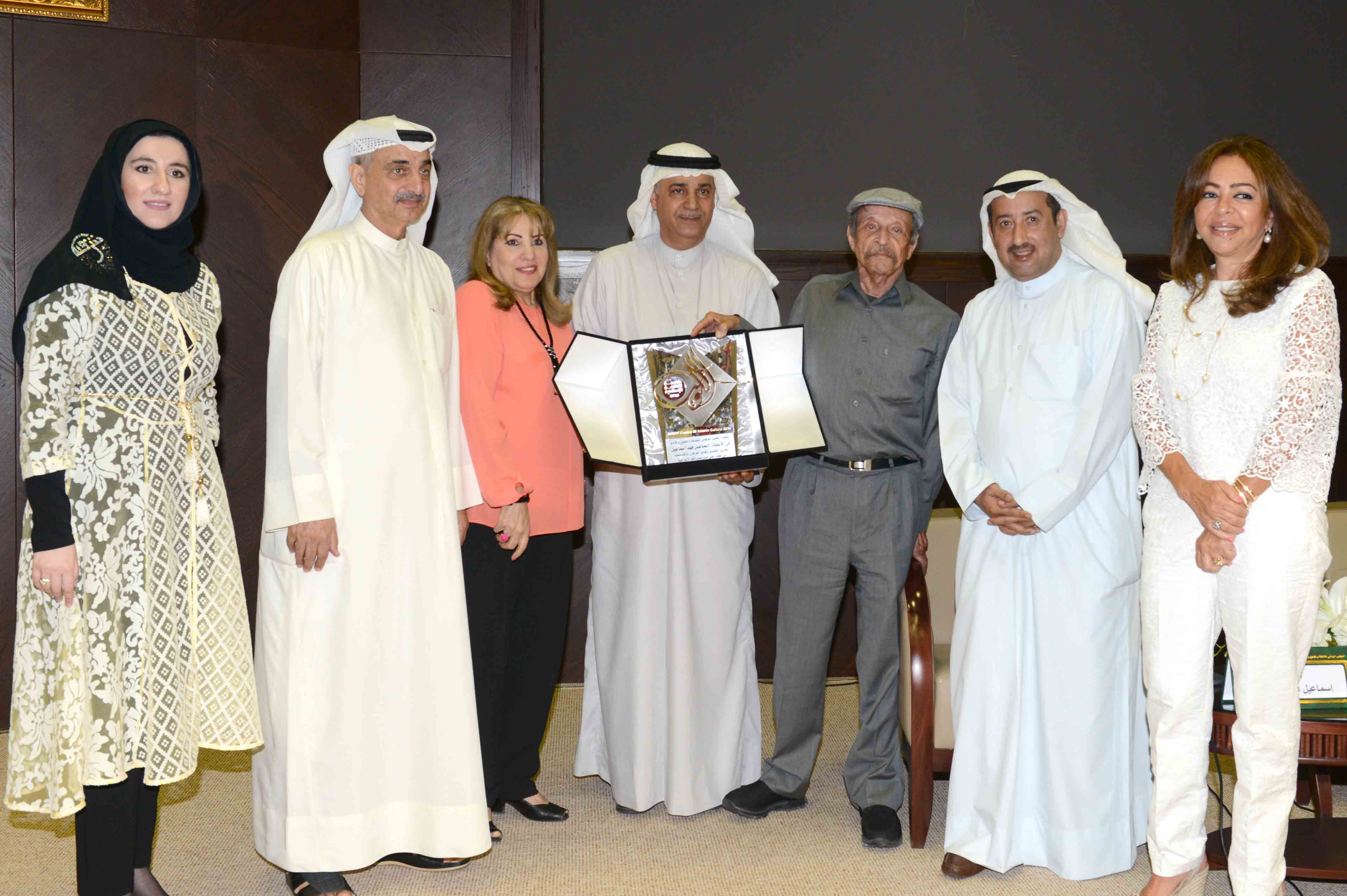 تكريم المجلس الوطني للثقافة والفنون والآداب للروائي الكويتي اسماعيل فهد اسماعيل  بمناسبة فوزه بجائزة العويس الثقافية لعام 2015.
