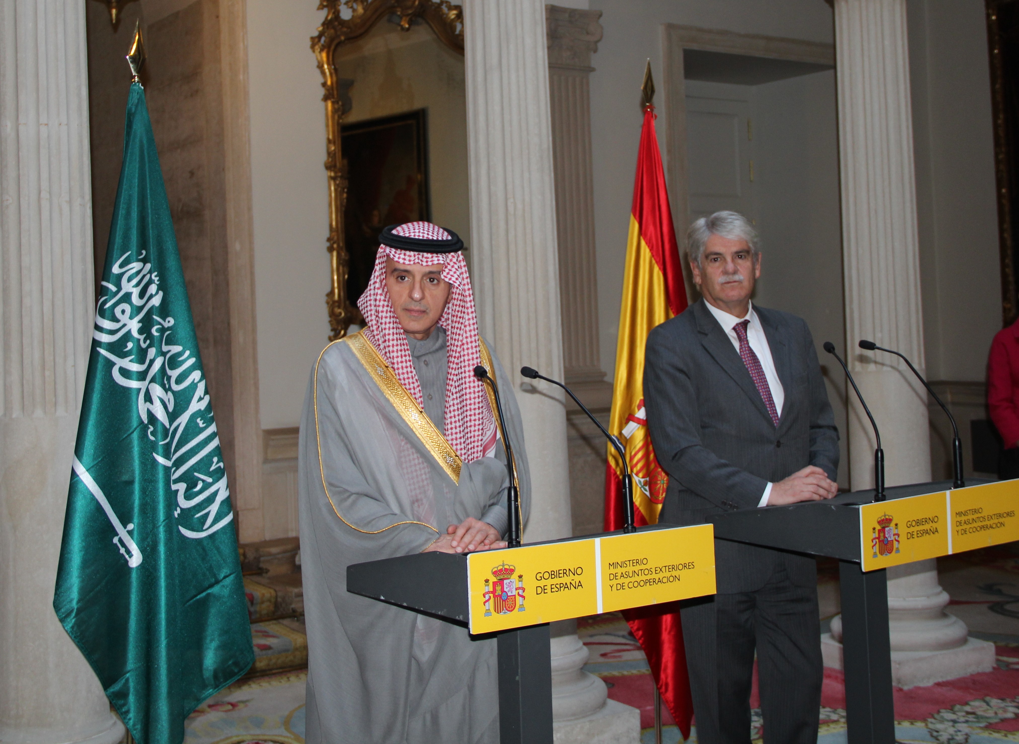 Saudi Foreign Minister Adel Al-Jubeir and his Spanish counterpart Alfonso Dastis at a joint news conference