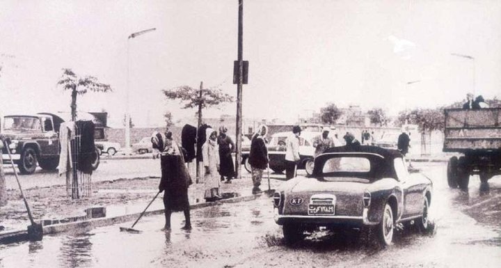 صورة قديمة للدمار الذي حل بالكويت سنة 1934 (الهدامة) بسبب الأمطار الغزيرة التي استمرت لمدة 3 أيام