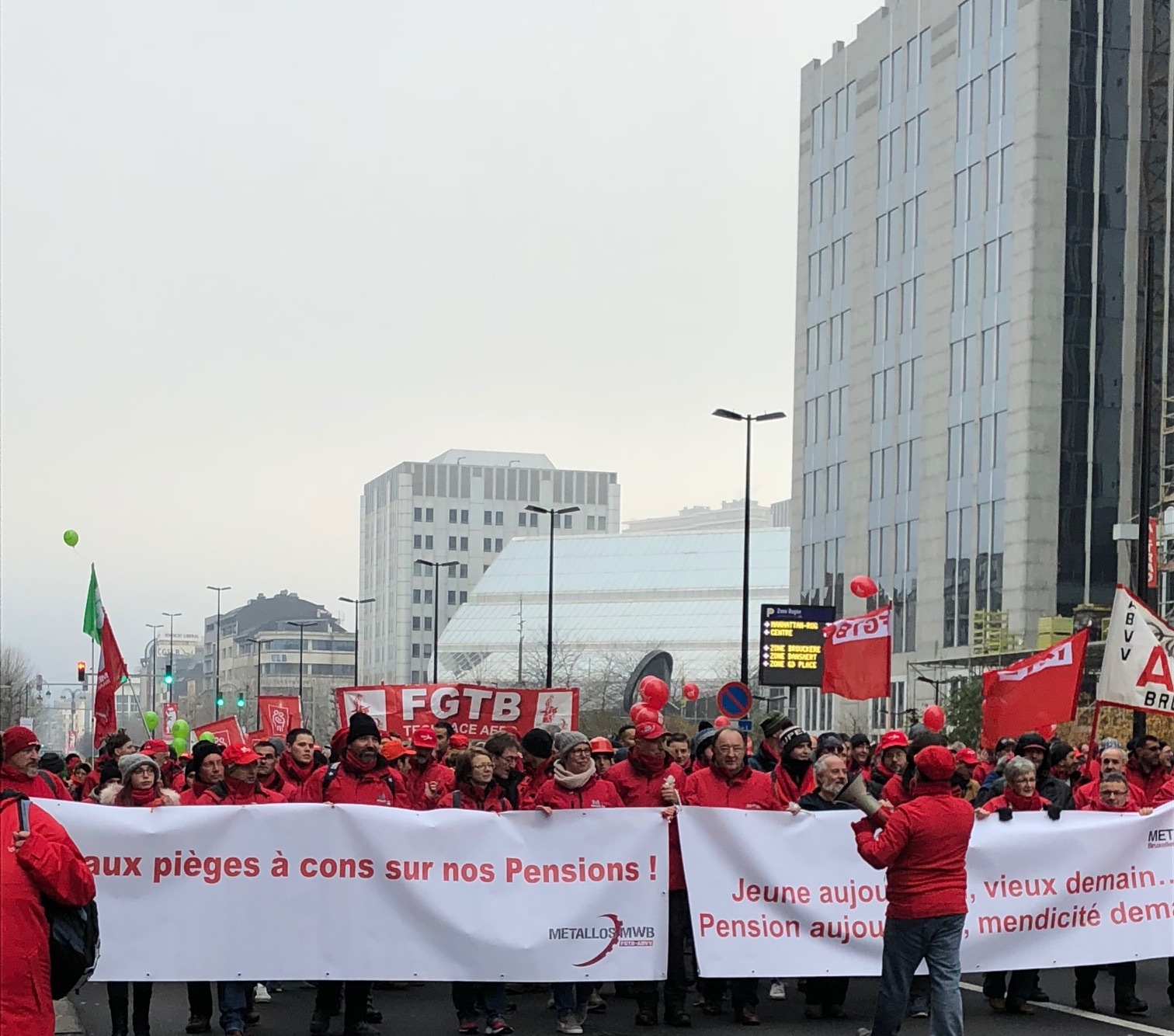 Huge demonstration in Brussels to protest against the government's pension reforms