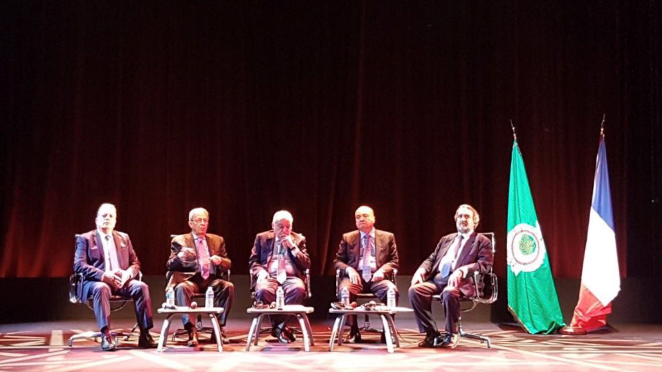 جانب من فعاليات ندوة (مستقبل المنطقة العربية في ظل الاوضاع الراهنة)