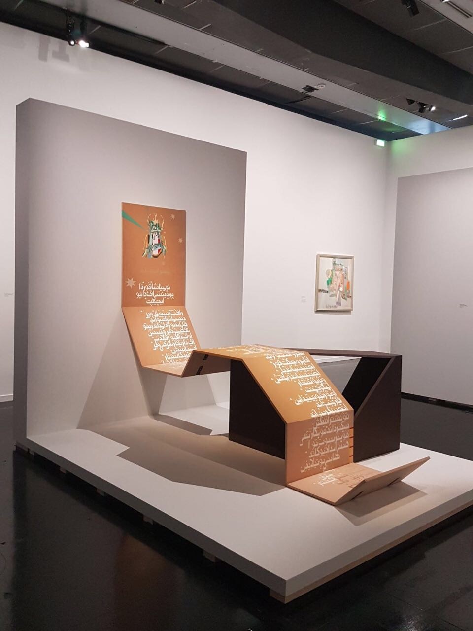 من الاعمال العربية التشكيلية في المعرض