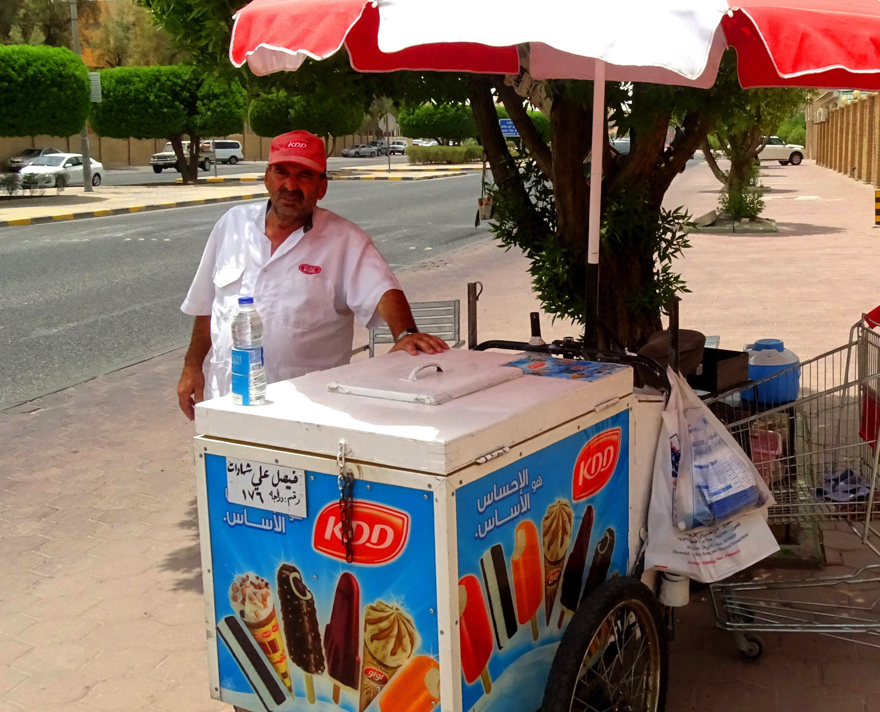 KUNA Kuwait's ice cream street vendors... Heroes of the summer