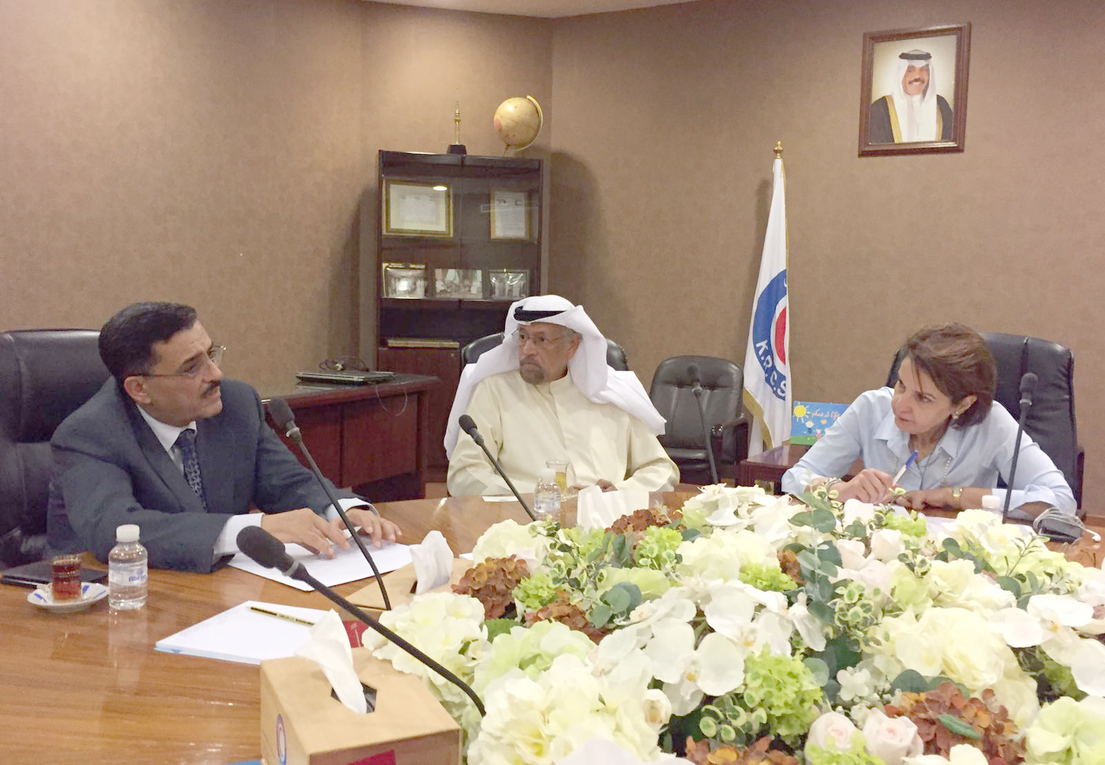 Red Crescent chief Maha Al-Barjas meets with Yemen's Ambassador to Kuwait Ali Saffaa