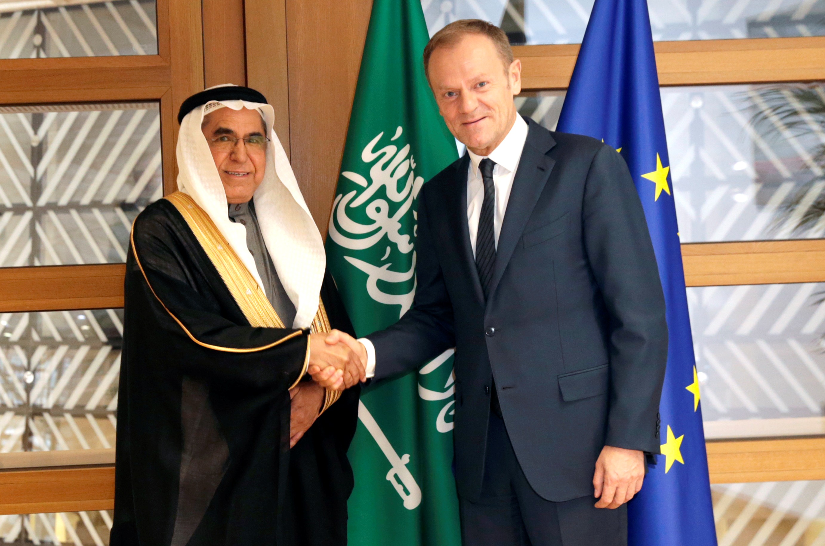 المندوب الدائم للمملكة العربية السعودية لدى الاتحاد الأوروبي السفير سعد العريفي خلال تقديمه أوراق اعتماده إلى رئيس المجلس الأوروبي دونالد تاسك