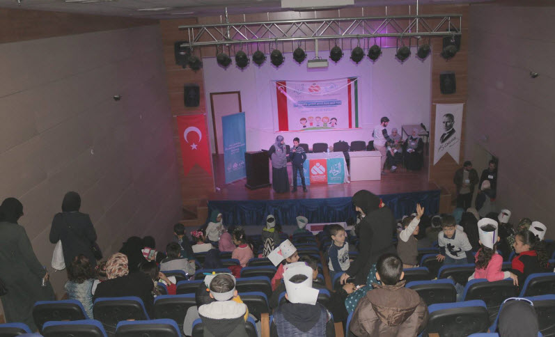 فريق الرحمة العالمية بجمعية الاصلاح الاجتماعي الكويتية يقيم حفلا للأيتام السوريين في تركيا