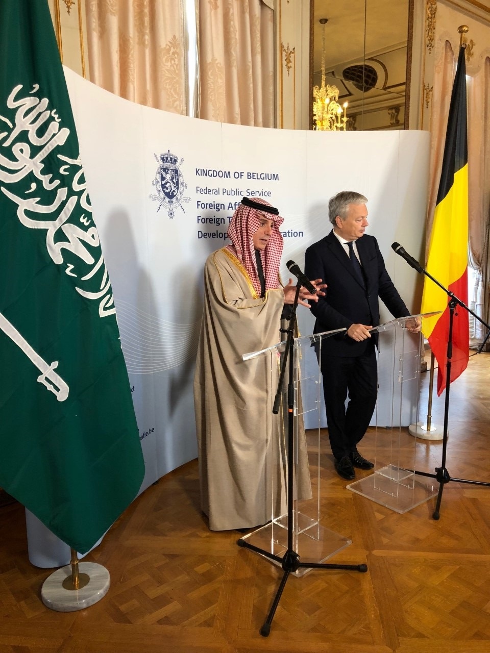 وزير الخارجية السعودي عادل الجبير خلال مؤتمر صحفي مع وزير الخارجية البلجيكي ديدييه ريندرز