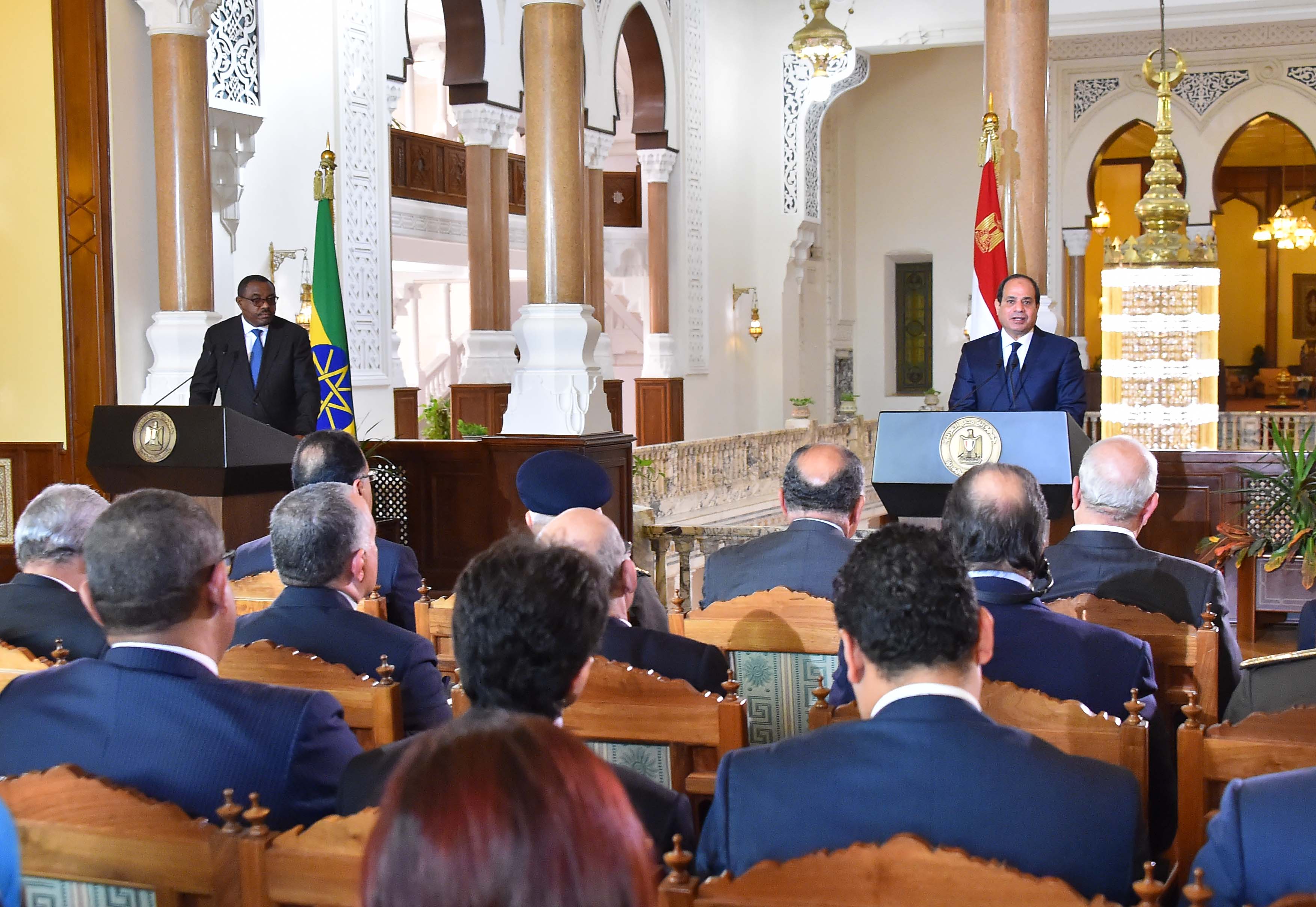 الرئيس المصري عبد الفتاح السيسي ورئيس الوزراء الاثيوبي هيلي ميريام خلال المؤتمر الصحفي