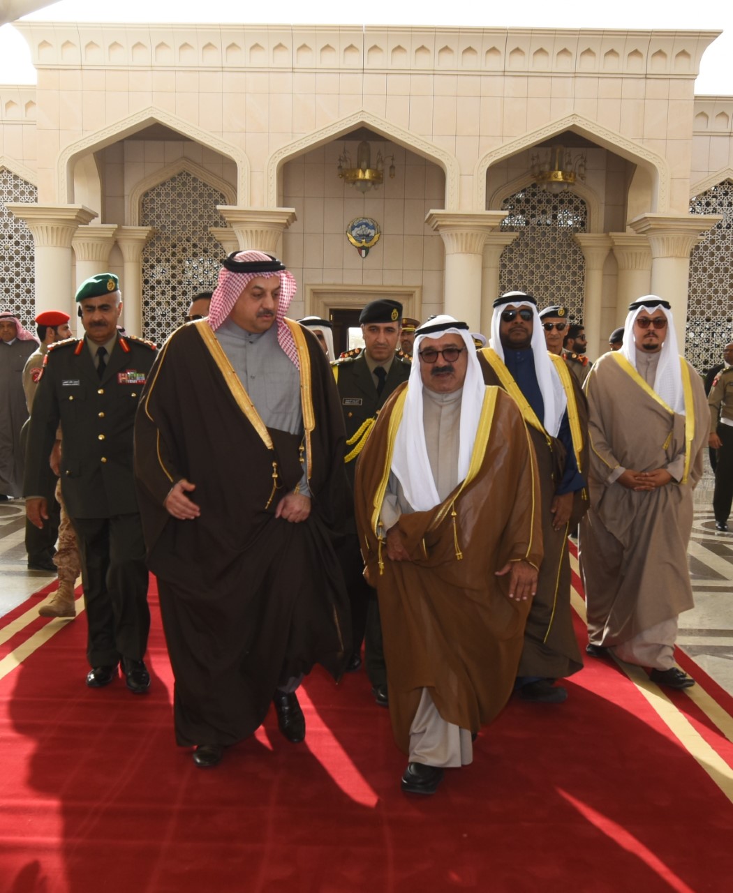 رئيس مجلس الوزراء وزير الدولة لشؤون الدفاع بدولة قطر الشقيقة الدكتور خالد العطية  يغادر الكويت بعد زيارة رسمية