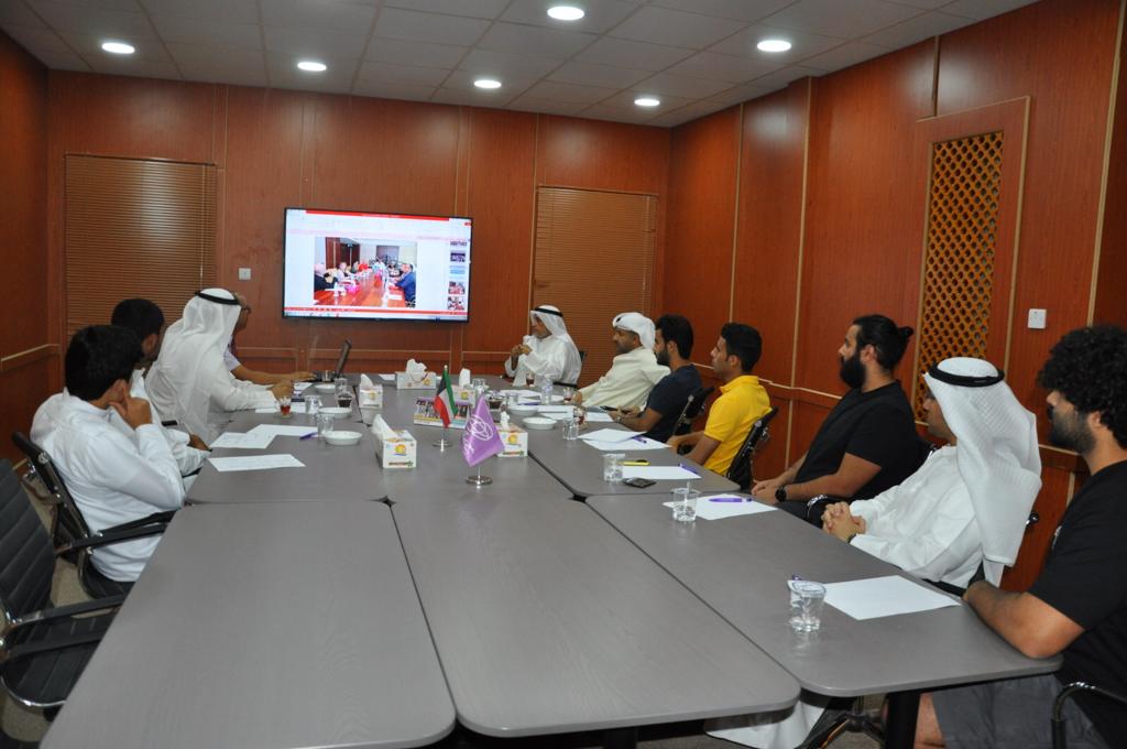 جانب من الاجتماع التحضيري للوفد المشارك في الملتقى العلمي الأسيوي الخامس قبيل مغادرة البلاد