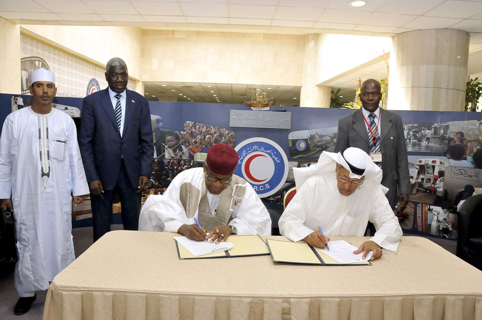 The ceremony of signing the cooperative agreement between Kuwait Red Crescent Society (KRCS) and Red Cross Society of Niger