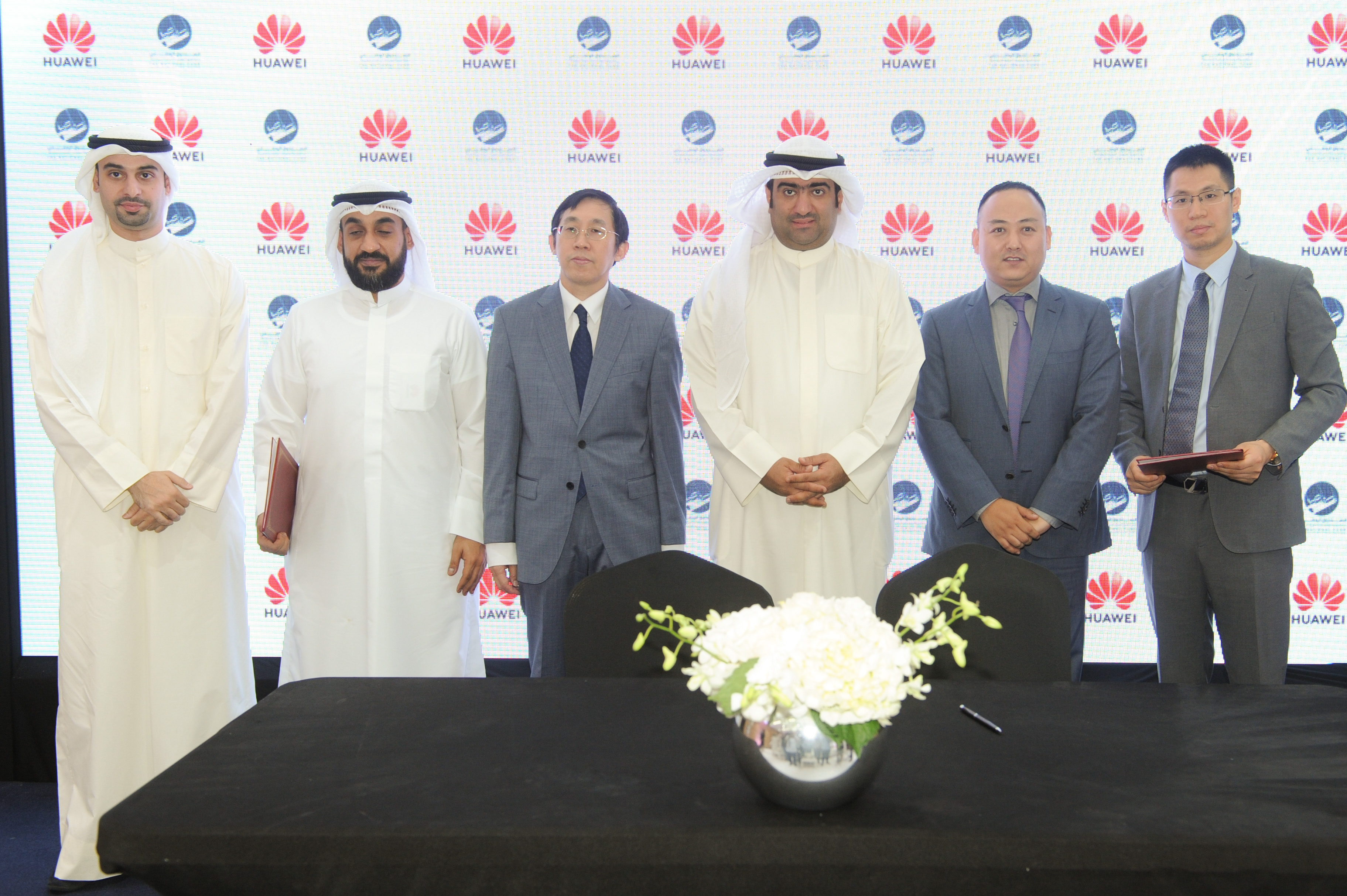 Kuwait Minister of Commerce and Industry Khaled Al-Roudhan and China's Ambassador to Kuwait Wang Di