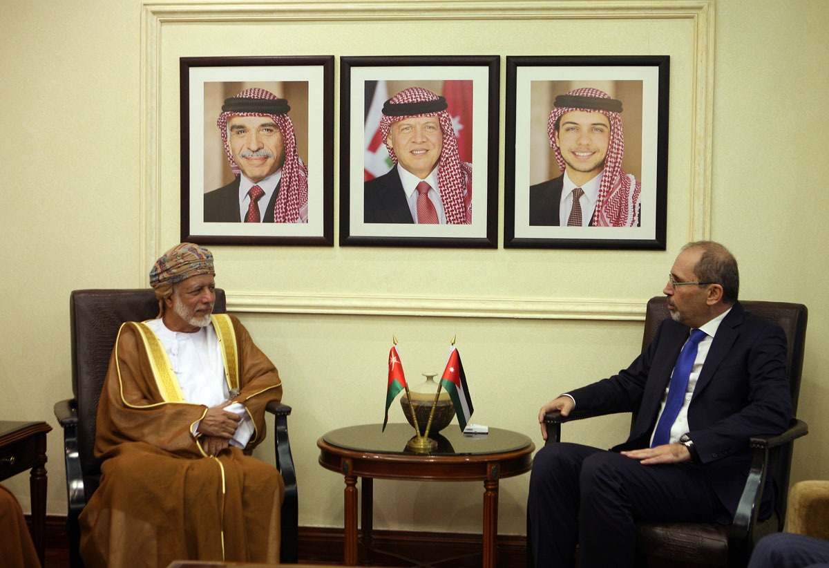 Jordanian Minister of Foreign and Expatriates Affairs Ayman Safadi and his Omani counterpart Yusuf bin Alawi
