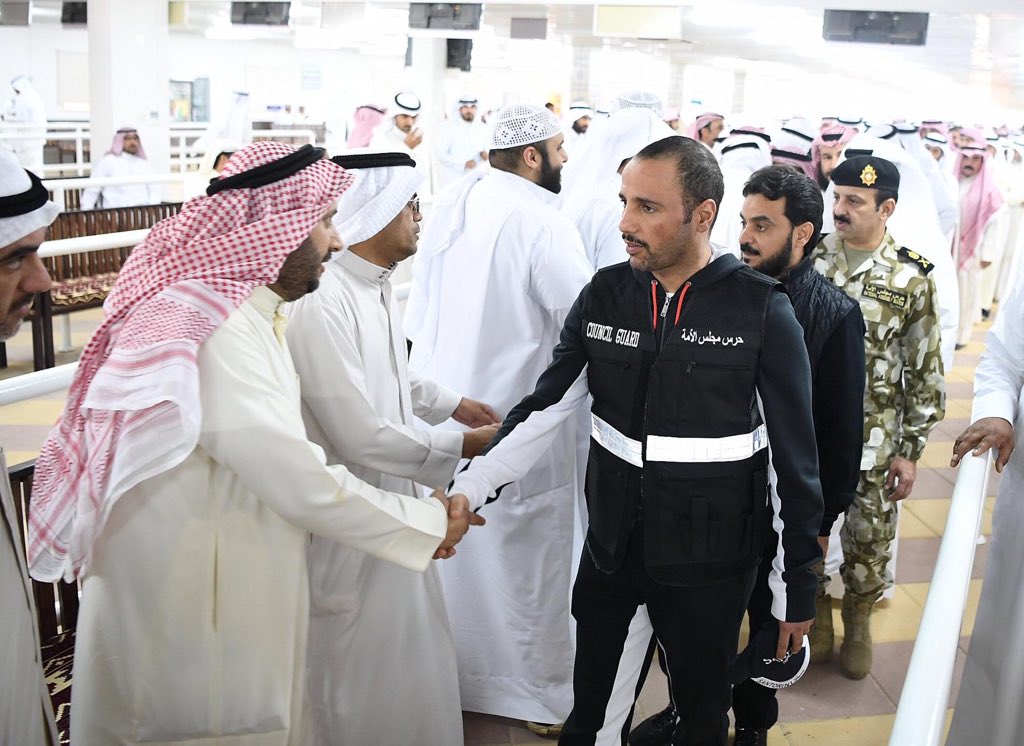 رئيس مجلس الأمة الكويتي مرزوق الغانم في تشييع الشهيد أحمد الفضلي في مقبرة صبحان