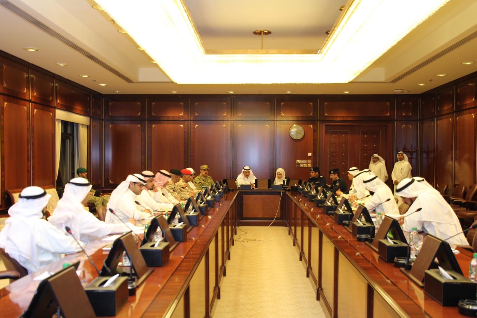 جميع ممثلي الجهات الحكومية خلال الاجتماع