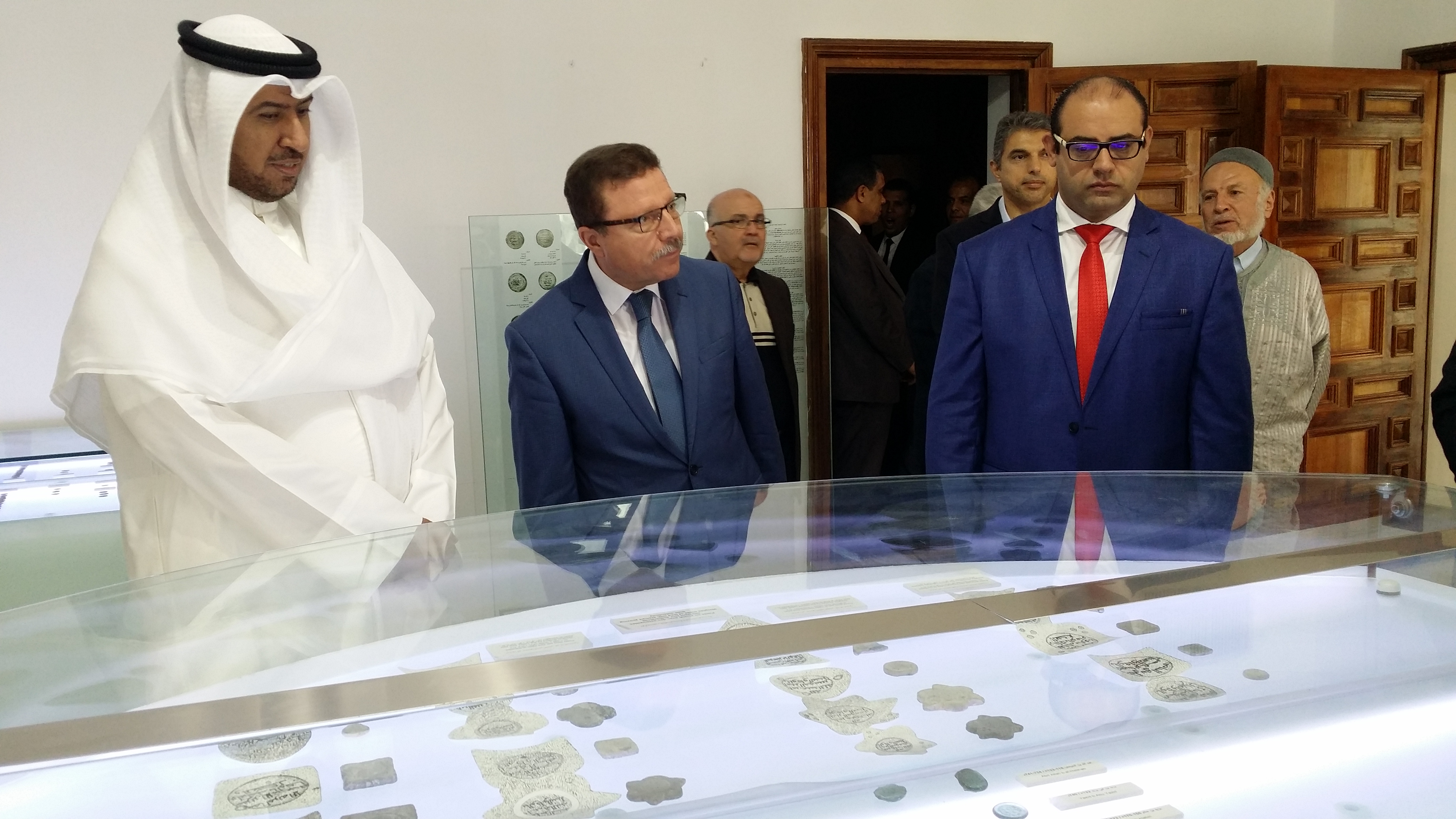 وزير العدل والاوقاف الكويتي فهد العفاسي خلال زيارته لمتحف رقادة بالقيروان
