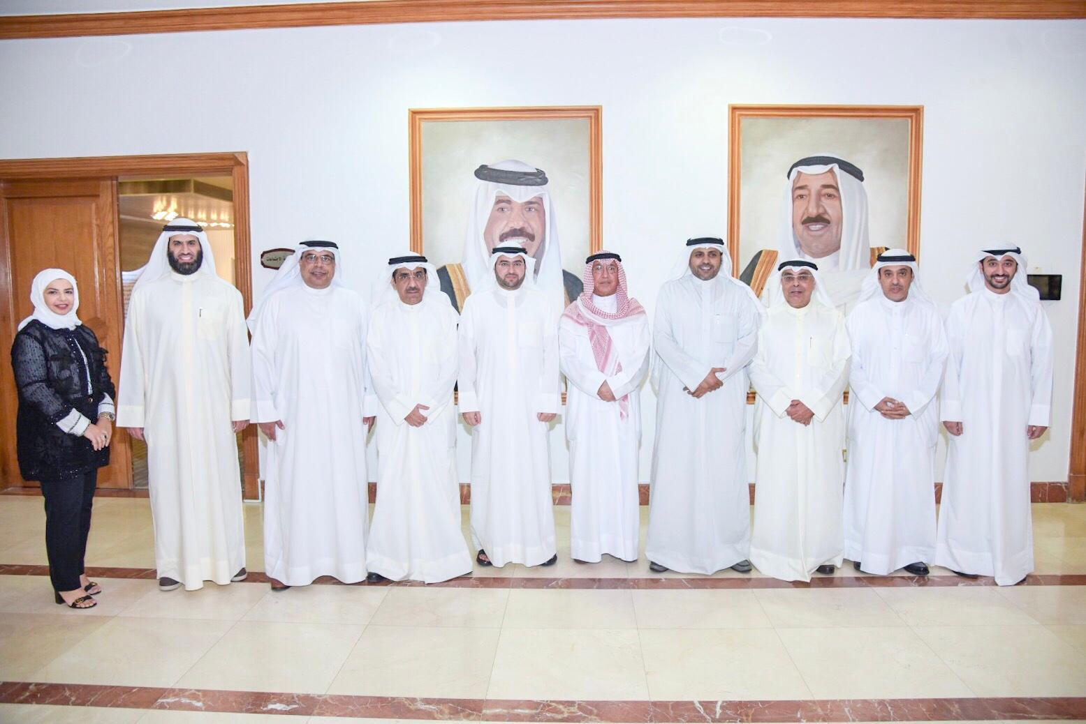 Le ministre d’Etat pour les Affaires des Jeunes, Mohammad Al-Jabri, et les membres du Conseil d'administration de l'instance.