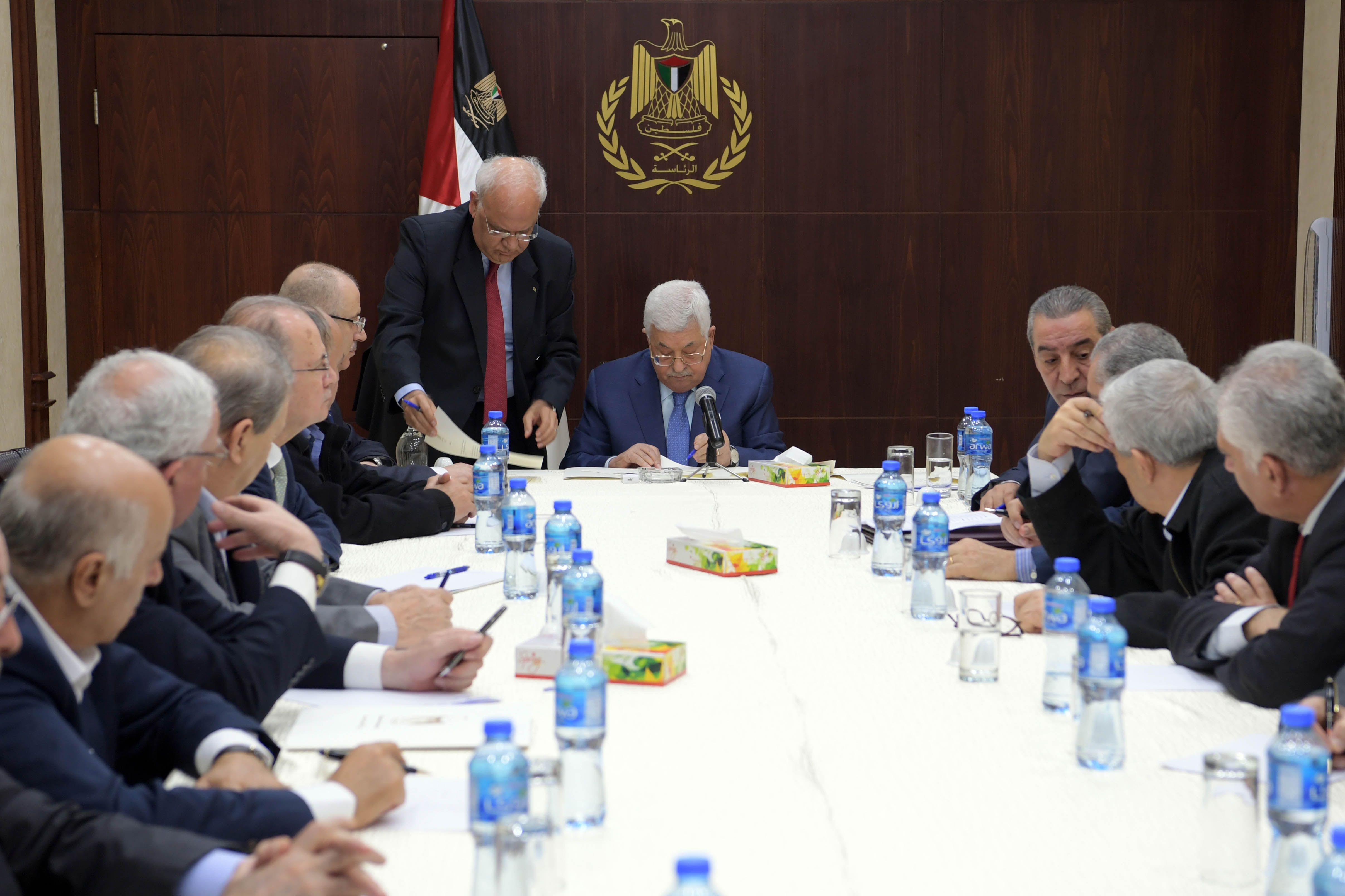 الرئيس الفلسطيني محمود عباس يوقع على صكوك الانضمام لعدد من المؤسسات الدولية
