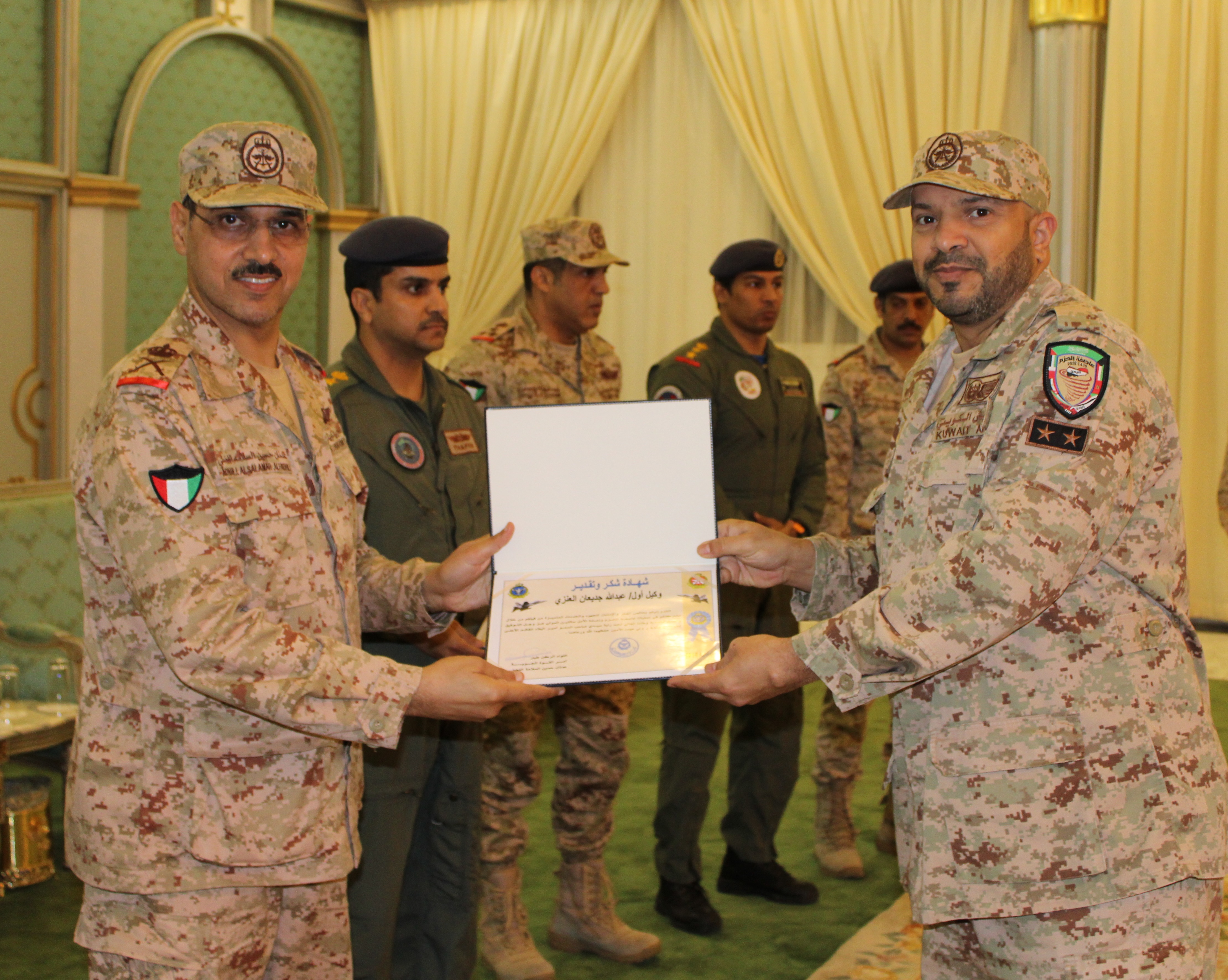 كونا Kuwait Air Force chief examines troops in Saudi Arabia