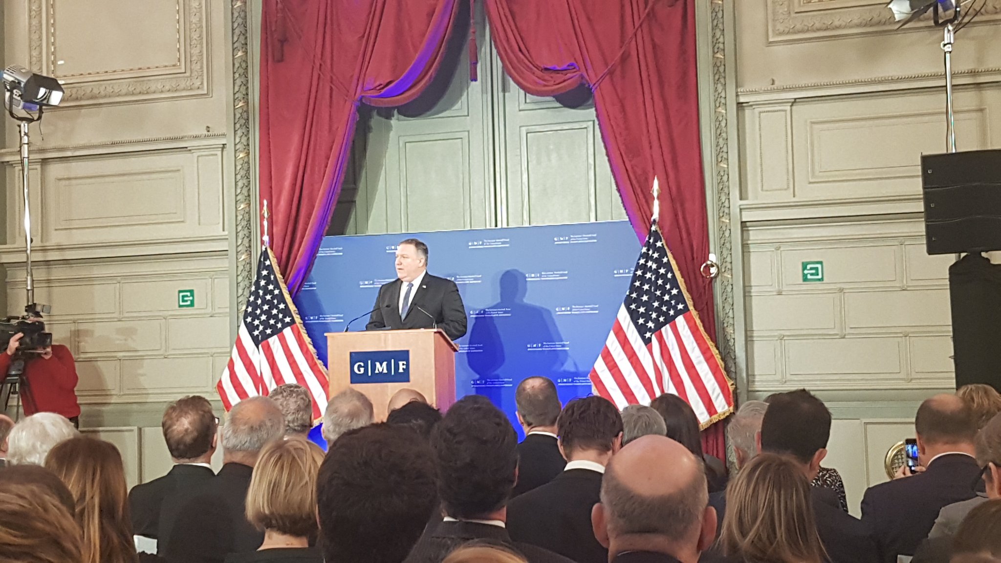 وزير الخارجية الأمريكي مايكل بومبيو متحدثا أثناء الندوة