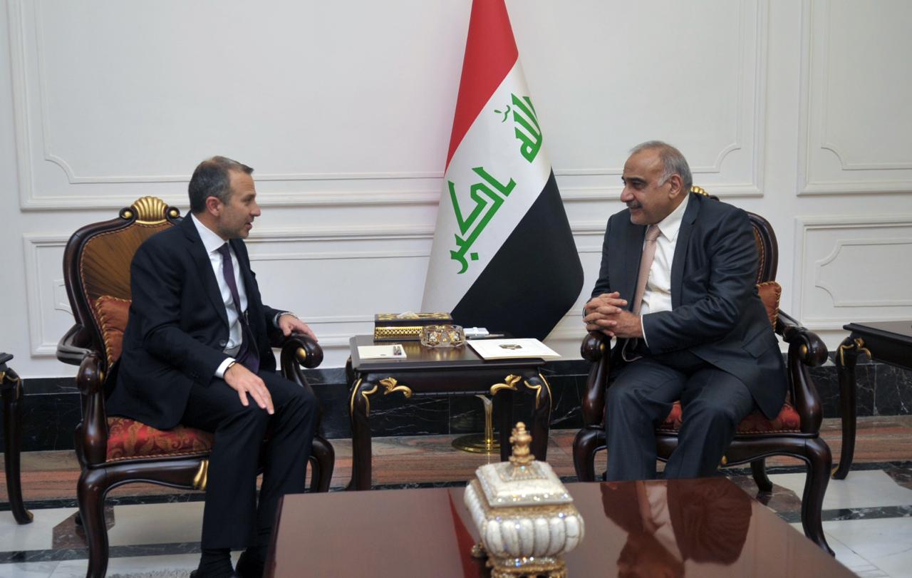 رئيس الوزراء العراقي عادل عبد المهدي أثناء اجتماعه مع وزير الخارجية والمغتربين اللبناني جبران باسيل