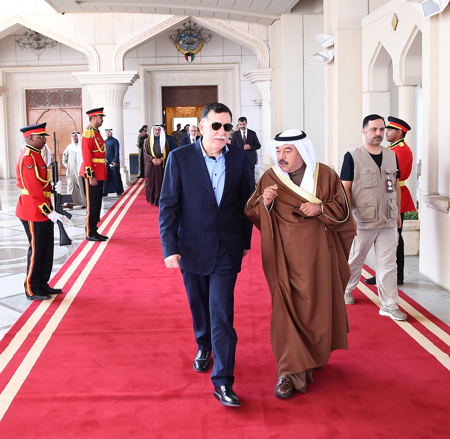 رئيس المجلس الرئاسي لحكومة الوفاق الوطني بليبيا فائز السراج لدى مغادرته الكويت بعد الزيارة الرسمية
