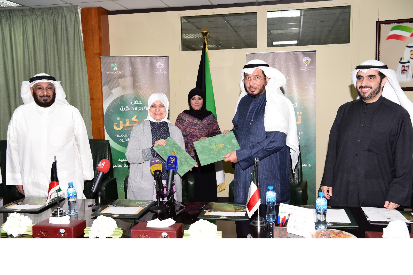 Chairman of the (IICO) Dr. Abdullah Al-Maatouq  with Minister of Social Affairs and Labor Hind Al-Sabeeh during a ceremony